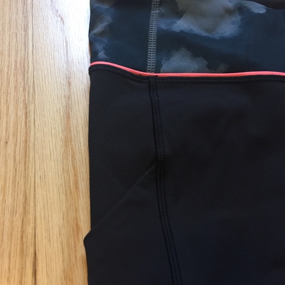 Lululemon full length leggings size 4 - Picture 3 of 5